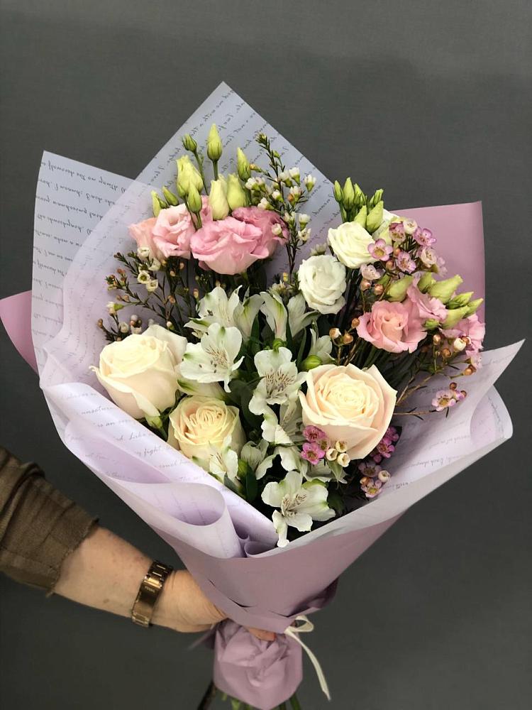 Букет цветов из: Альстромерии, Розы и Лизиантусы в Белеве