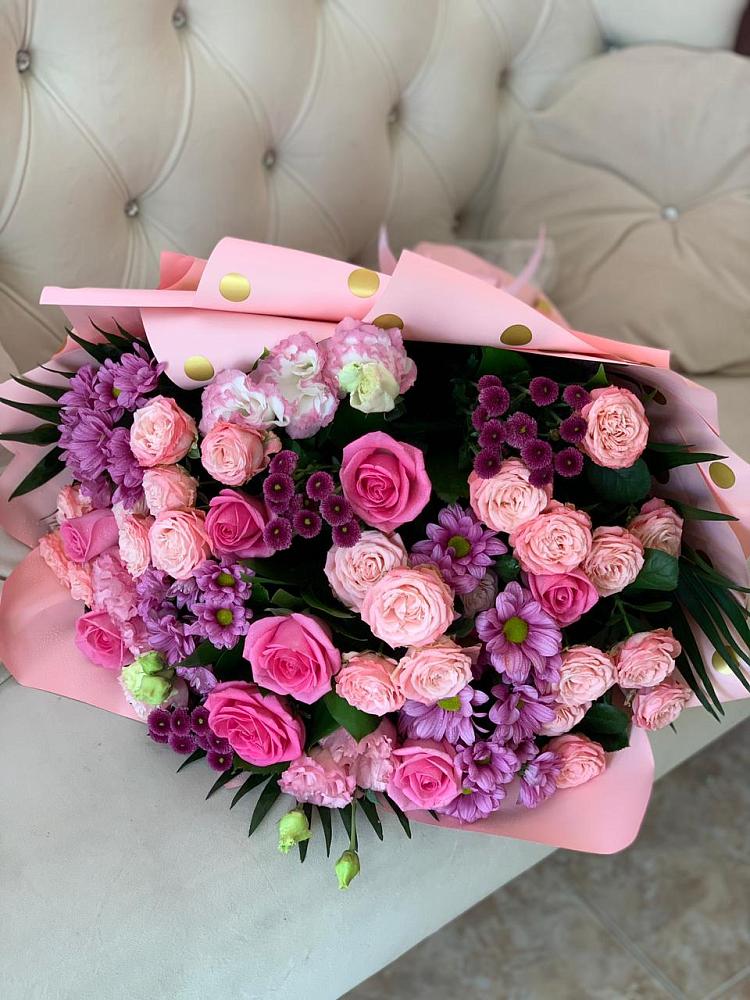 Букет цветов из: Хризантемы, Розы и Лизиантусы в Белеве