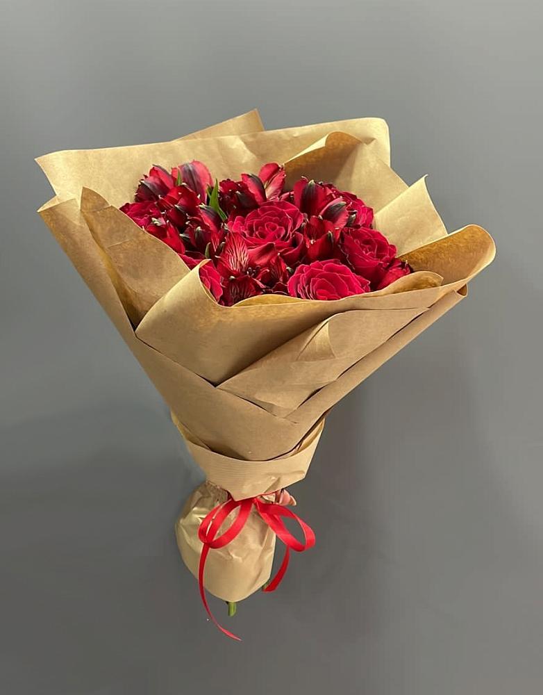 Букет цветов из: Альстромерии и Розы в Белеве