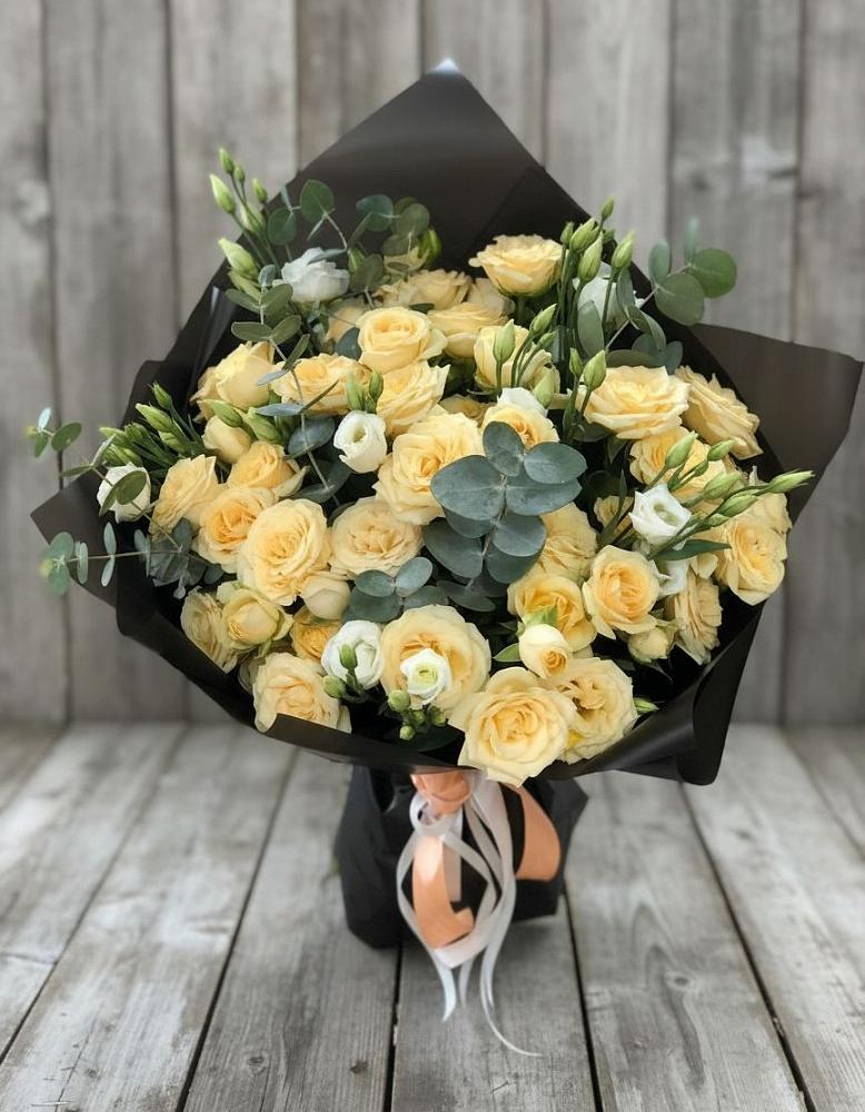 Букет цветов из: Розы и Лизиантусы в Белеве