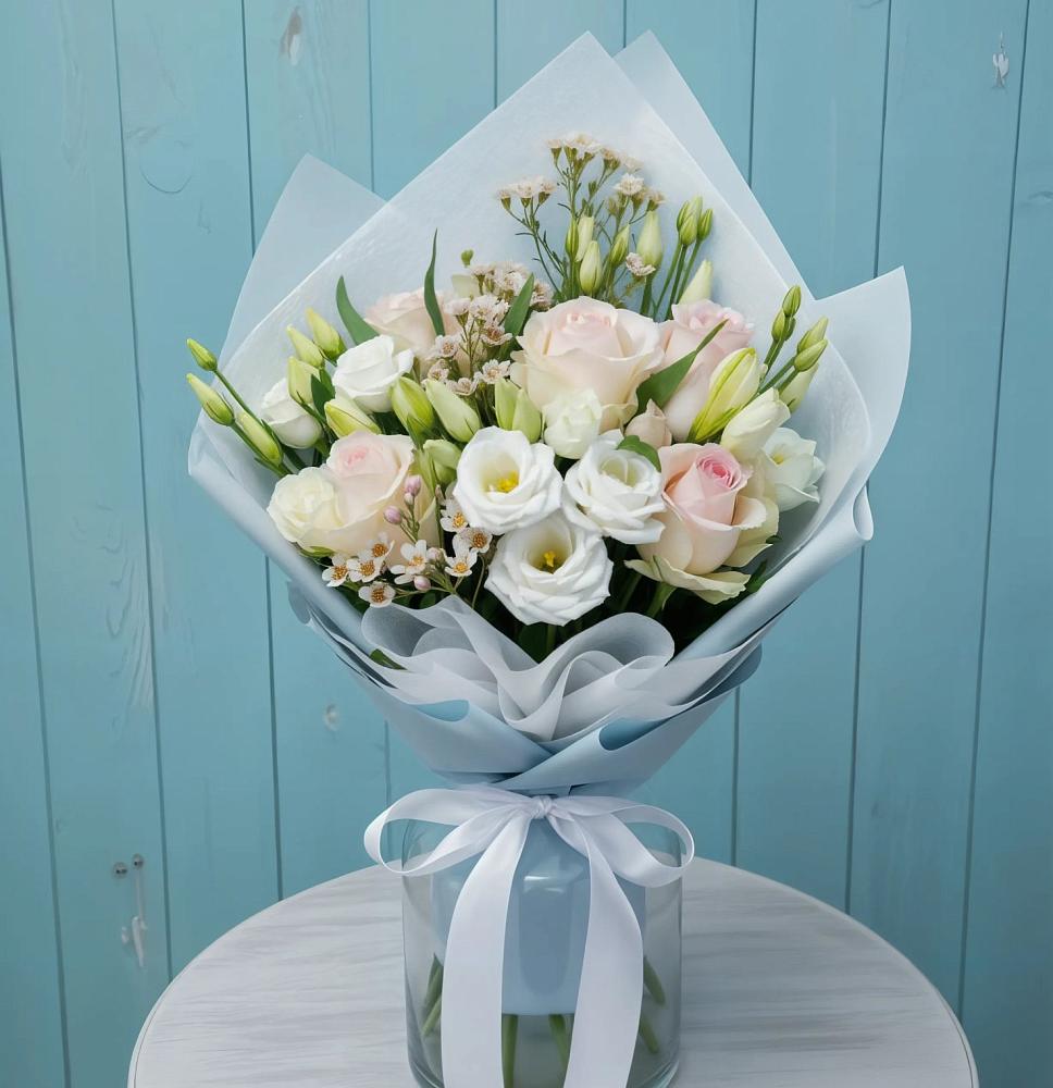 Букет цветов из: Розы и Лизиантусы в Белеве