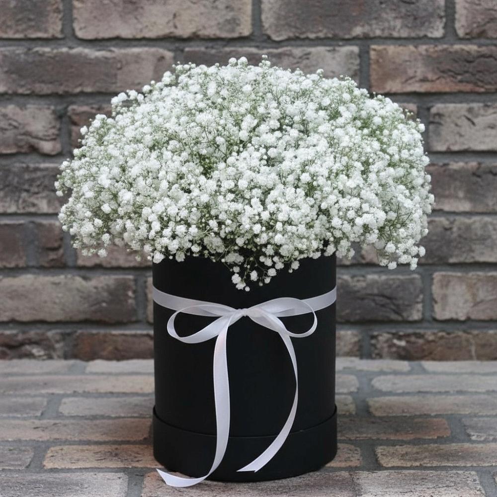 Цветочная композиция из Гипсофила в шляпной коробке в Белеве