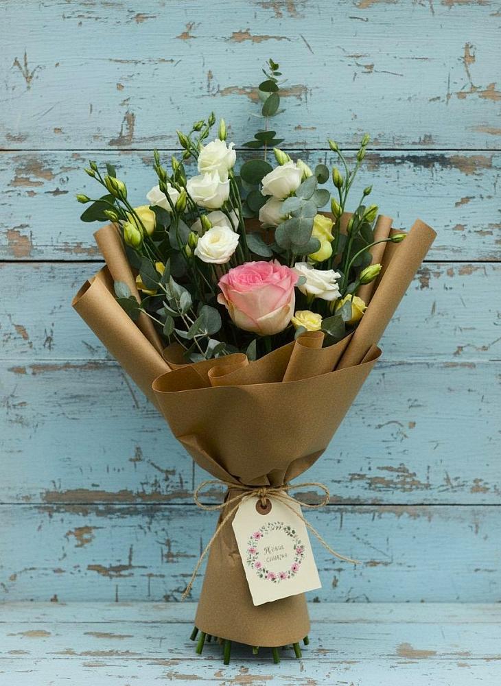 Букет цветов из: Розы и Лизиантусы в Белеве