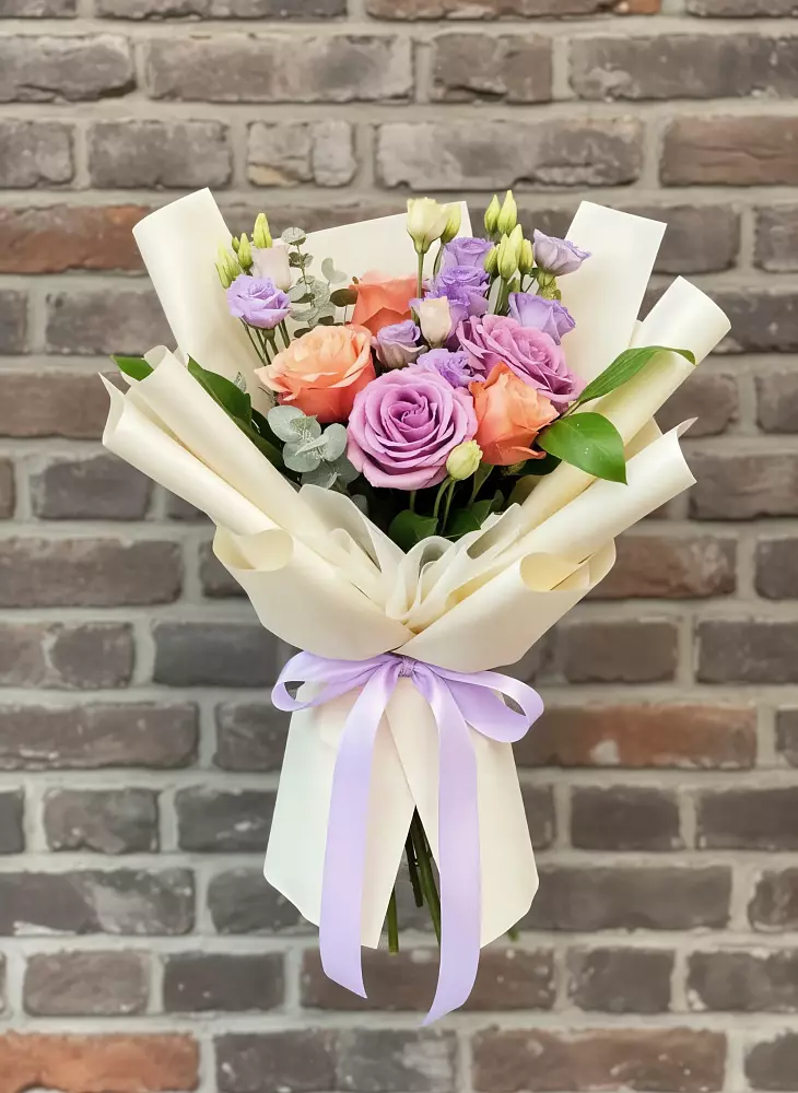 Букет цветов из: Лизиантусы и Розы в Белеве