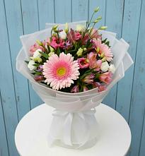 Букет цветов из:  Герберы, Альстромерии и Лизиантусы #REPLACE_PRED# Белеве
