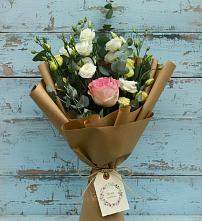 Букет цветов из:  Розы и Лизиантусы в Белеве