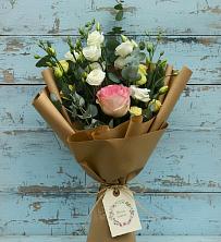Букет цветов из:  Розы и Лизиантусы в Белеве