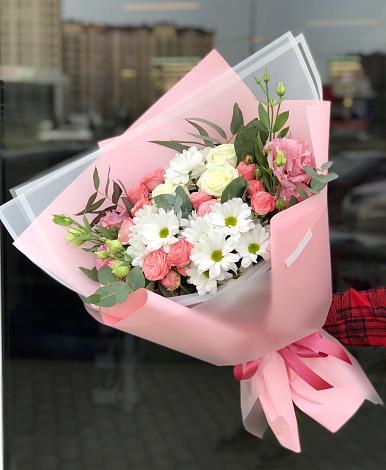 Букет цветов из: Розы, Лизиантусы и Хризантемы в Белеве