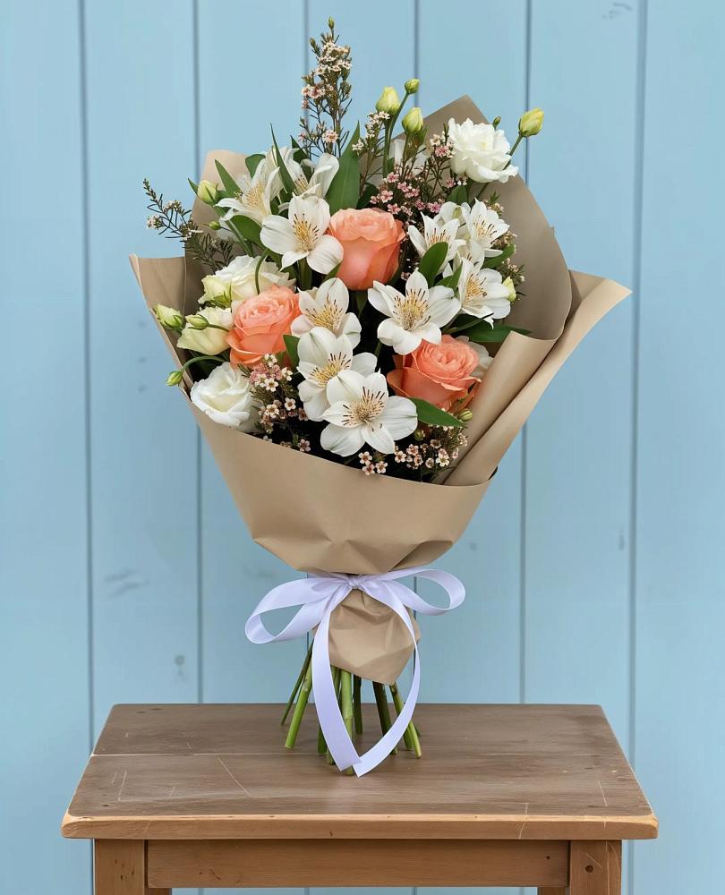 Букет цветов из: Альстромерии, Лизиантусы, Розы и Хризантемы в Белеве