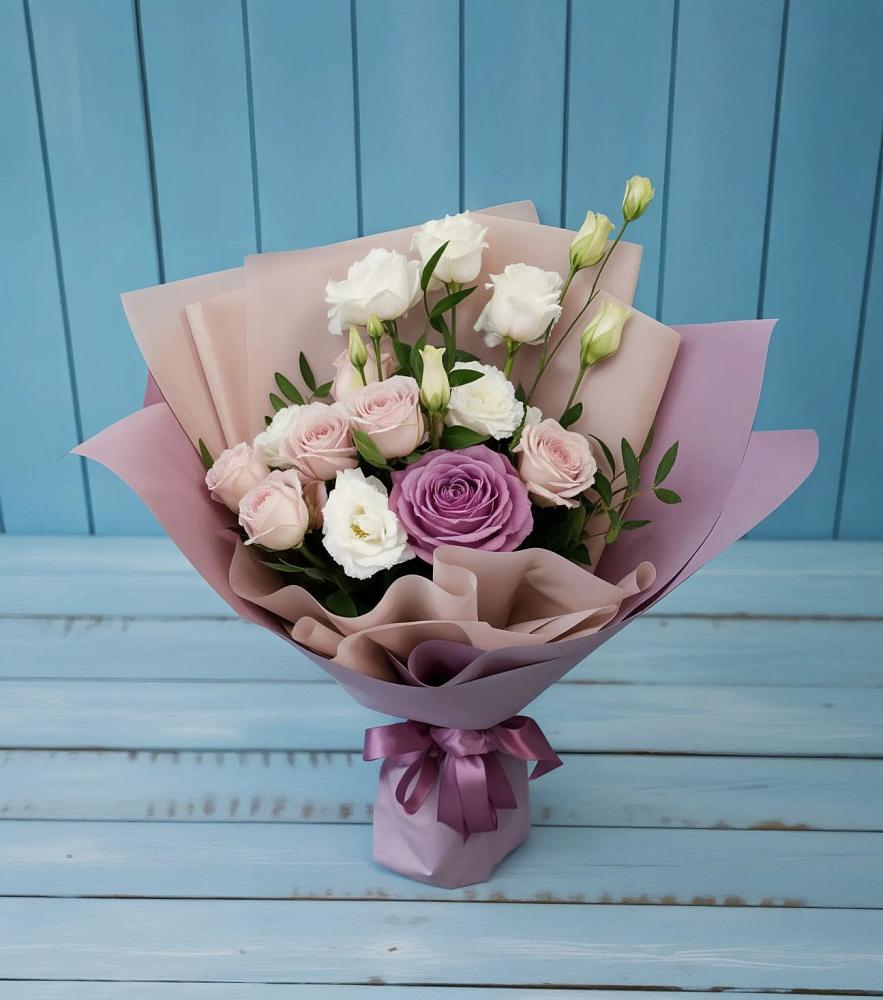 Букет цветов из: Розы и Лизиантусы в Белеве